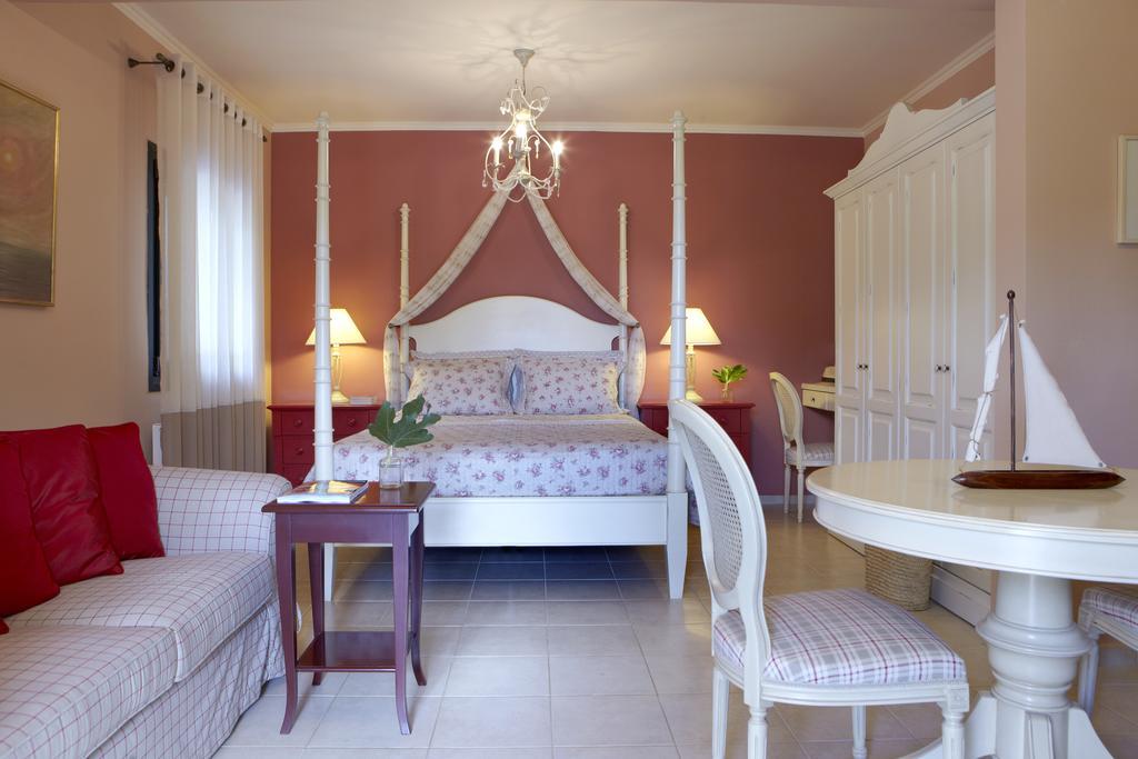 Avra Private Suites Lassi  Eksteriør bilde