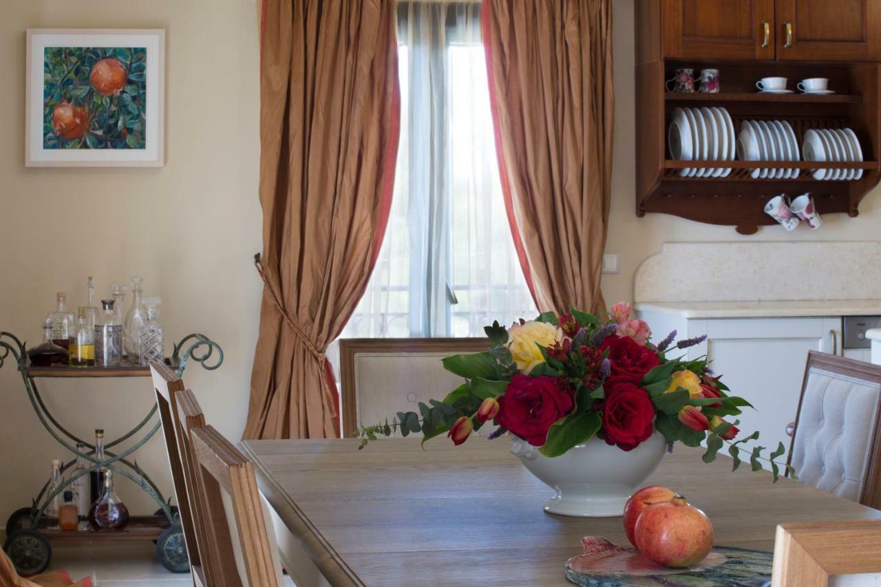 Avra Private Suites Lassi  Eksteriør bilde